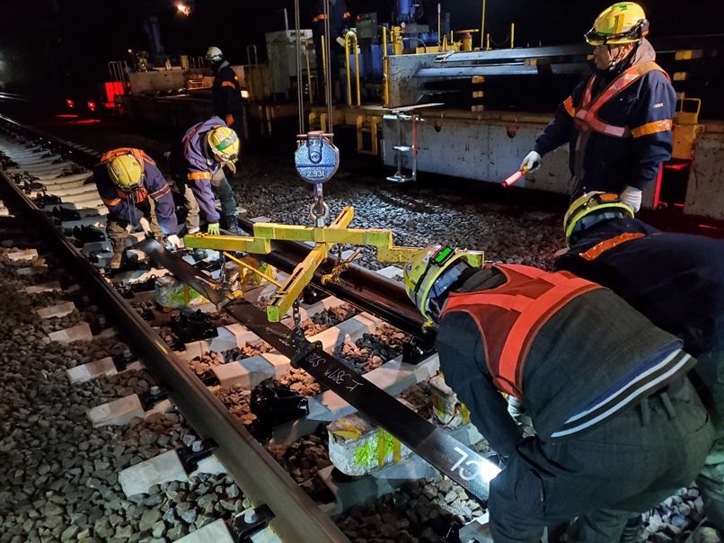 夜間作業（軌道事業部）
